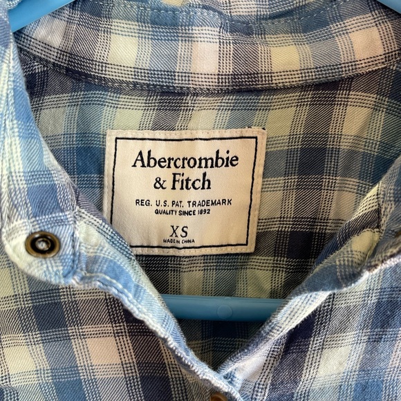 Light blue plaid Abercrombie & Fitch button up, light cotton size XS NWOT - Picture 2 of 3